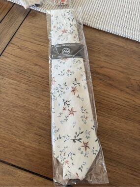 AG Floral Cream Skinny Tie - Lightweight Floral Print